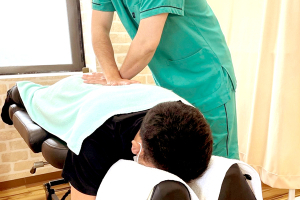 ゆうしん接骨院／鍼灸院 和光の整体の施術風景画像です。