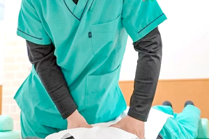 ゆうしん接骨院／鍼灸院　和光の腰痛の施術風景画像です。