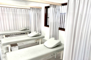 さくらメディネス整骨院豊見城院の整体施術を受ける内観の画像