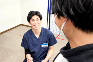 国分寺名倉堂鍼灸院・接骨院のカウンセリング風景画像です。