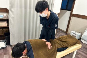 志木駅前接骨院の施術風景画像です。