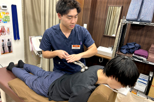 見附名倉堂接骨院・鍼灸院の施術風景の画像
