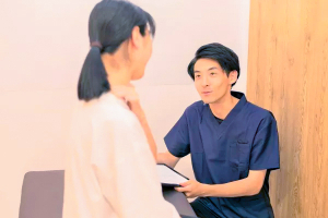 あい鍼灸院・接骨院　イオンタウン名取院のカウンセリング風景画像です。