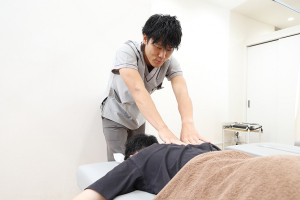 あい鍼灸院・接骨院　堺筋本町院の肩こりの施術画像