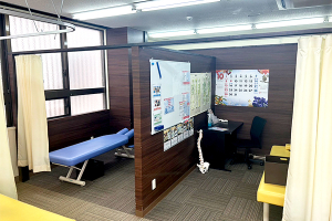 さくらメディネス整骨院西崎院の整体施術を受ける内観の画像