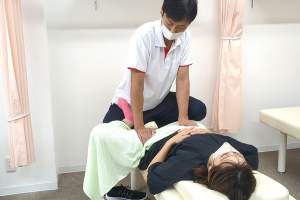 リセット整骨院　新石切院の骨盤矯正の施術画像