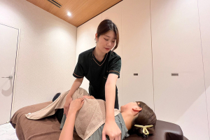 プレミアムボディバランス整体院 銀座院の整体の施術風景画像です。