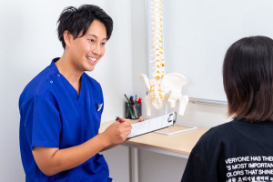 心身堂鍼灸整骨院大津堅田院の鍼灸施術のカウンセリング風景の画像