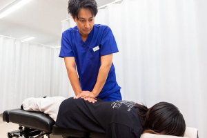 心身堂鍼灸整骨院大津堅田院の骨盤矯正の施術画像