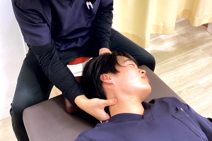 二俣川駅前鍼灸院・接骨院　ジョイナステラス３院の施術風景画像です。