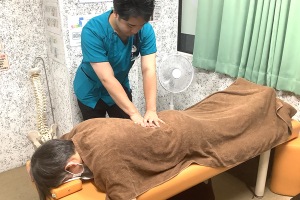 こころ整体院　三軒茶屋院の腰痛の施術画像