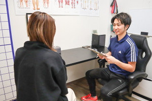 みのり接骨院信州中野院のカウンセリング風景の画像
