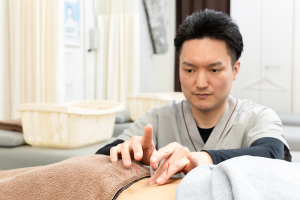あい鍼灸院・接骨院　天満橋院の鍼灸の施術画像