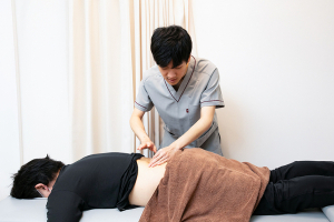 あい鍼灸院・接骨院　ホワイティ梅田院の鍼灸の施術画像