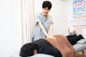 あい鍼灸院・接骨院 ホワイティ梅田院の整体の施術画像