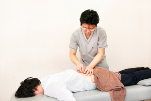 あい鍼灸院・接骨院　寺田町院の鍼灸の施術画像