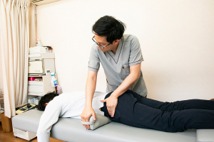 あい鍼灸院・接骨院　寺田町院の骨盤矯正の施術画像