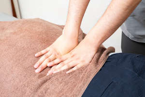 あい鍼灸院・接骨院　寺田町院の腰痛の施術画像