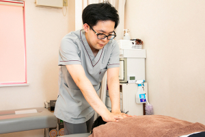あい鍼灸院・接骨院　寺田町院の肩こりの施術画像