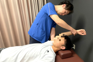 ＳＢ石津接骨院の肩こりの施術風景画像です。