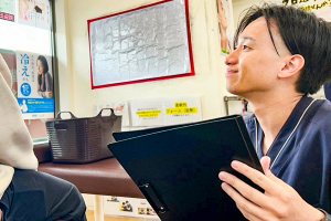 甲斐整骨院田迎院のカウンセリング風景の画像