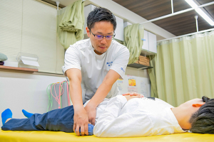 ＧＢＳうぐいす谷整骨院の腰痛の施術画像