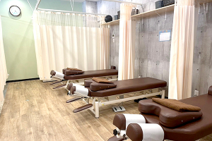 くまのみ整骨院 蕨川口芝院で整体施術を受ける内観画像