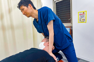 リバイブ鍼灸接骨院 尾張旭院の整体の施術風景画像です。