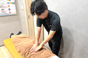 ＧＲＯＷＵＰ鍼灸整骨院　大津京駅前の整体の施術風景画像です。