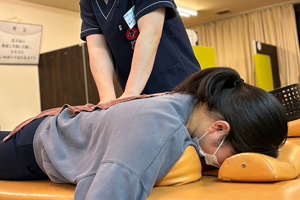 甲斐整骨院鹿児島天文館院の骨盤矯正の施術画像