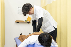 えん鍼灸接骨院信楽院の腰の施術画像