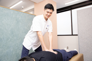 GBS上野御徒町整骨院・鍼灸院・スポーツ整体院の腰の施術画像