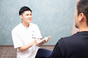 GBS上野御徒町整骨院・鍼灸院・スポーツ整体院のカウンセリング風景