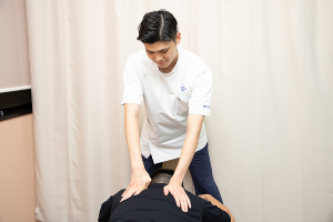 GBS上野御徒町整骨院・鍼灸院・スポーツ整体院の肩の施術画像