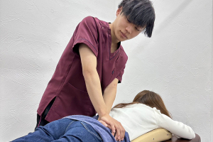 四条大宮こばやし鍼灸整骨院・整体院の腰痛の施術風景画像です。