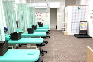 こころ整骨院 仙台駅東口院で整体施術を受ける内観画像