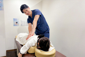 東大宮鍼灸接骨院の腰の施術画像