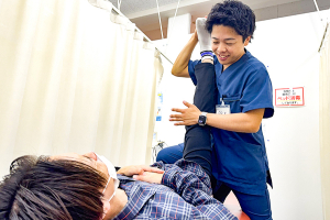 リバイブ鍼灸接骨院武蔵小金井院の足の施術画像