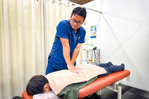 リバイブ鍼灸接骨院武蔵小金井院の腰の施術画像