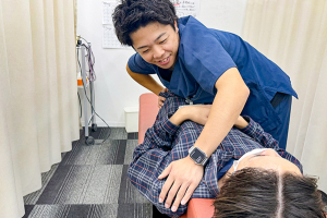 リバイブ鍼灸接骨院武蔵小金井院の骨盤矯正施術画像