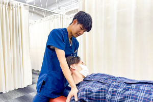 リバイブ鍼灸接骨院武蔵小金井院の肩の施術画像