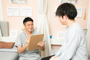 あい鍼灸院・接骨院川西能勢口駅院のカウンセリング風景