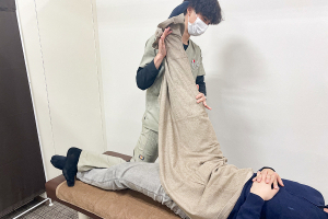 鶴ヶ峰鍼灸接骨院の腰の施術画像