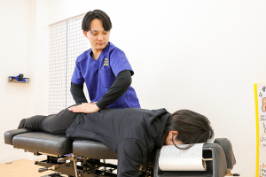 ＶＩＶＡ鍼灸接骨整体院　高柳院の整体の施術風景画像です。