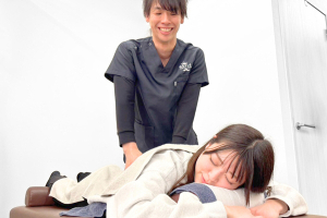 ほねキング八柱駅南口整骨院の腰の施術です。