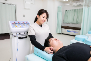 泰斗接骨院尼崎院の首の施術画像