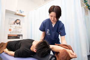 マーサ鍼灸整骨院　赤坂院の整体の施術風景画像