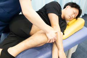 マーサ鍼灸整骨院　赤坂院の骨盤矯正の施術風景画像