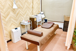 上板橋かまた鍼灸接骨院で整体施術を受ける内観画像