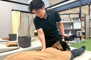 ＧＲＯＷＵＰ鍼灸整骨院 ベイシア彦根の整体の施術風景画像です。